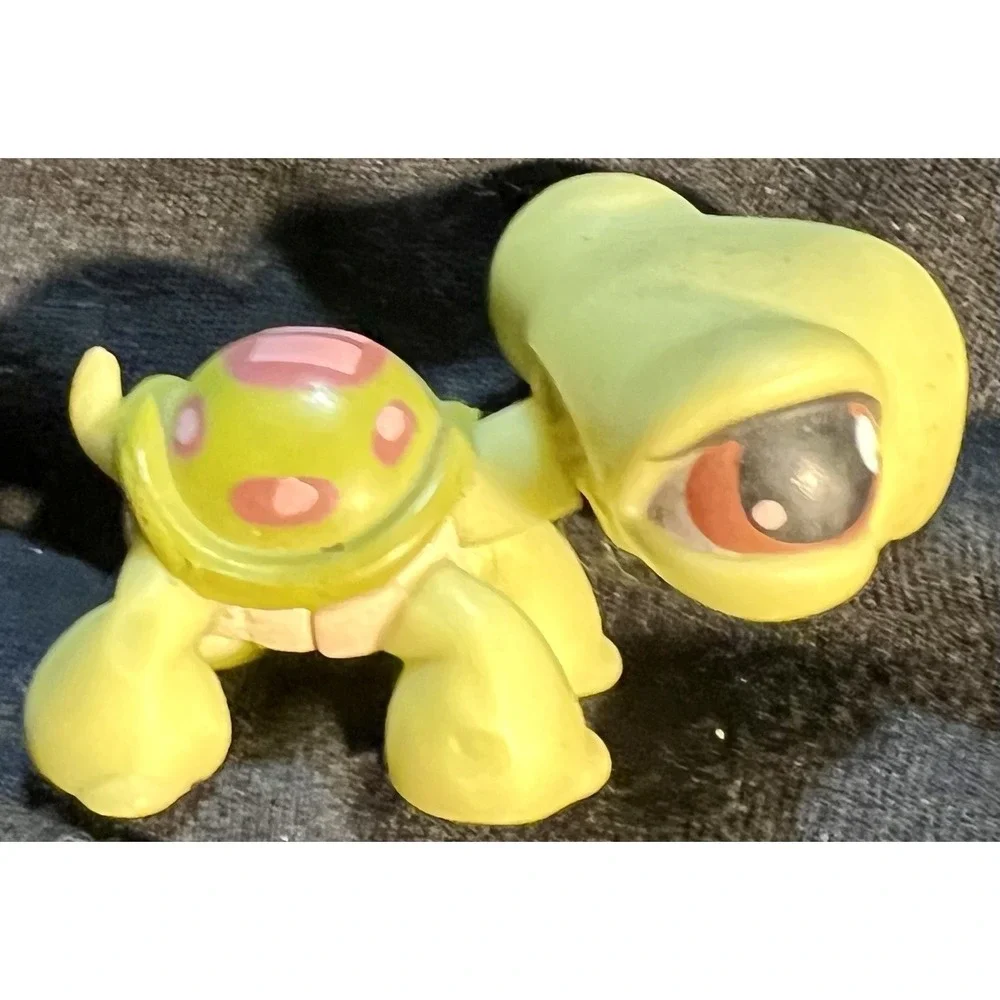 Hasbro Littlest Pet Shop‎ Turtle Figure Yellow with Pink Spots